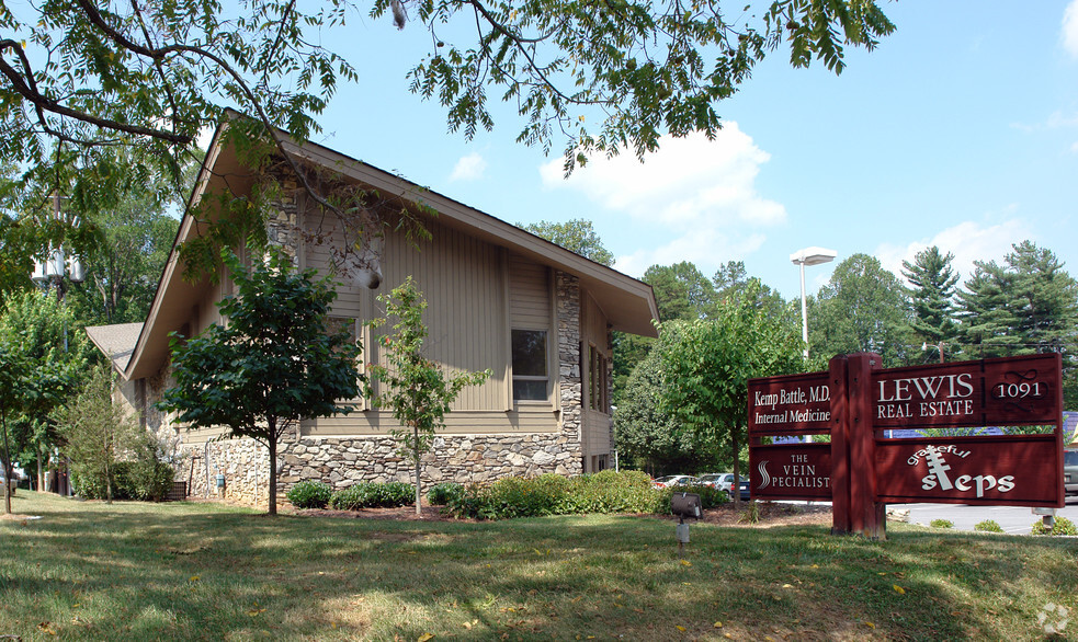 1091 Hendersonville Rd, Asheville, NC for rent - Building Photo - Image 3 of 5