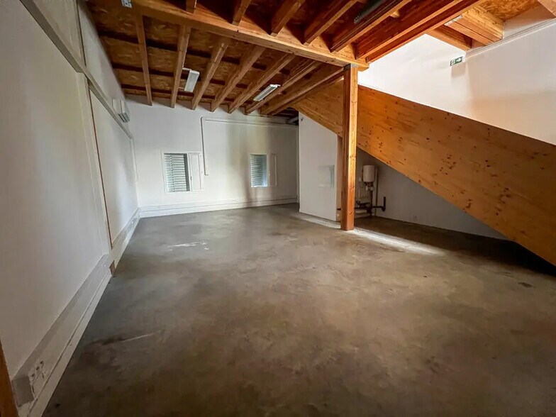 Light Industrial in Avignon to rent - Interior Photo - Image 3 of 5