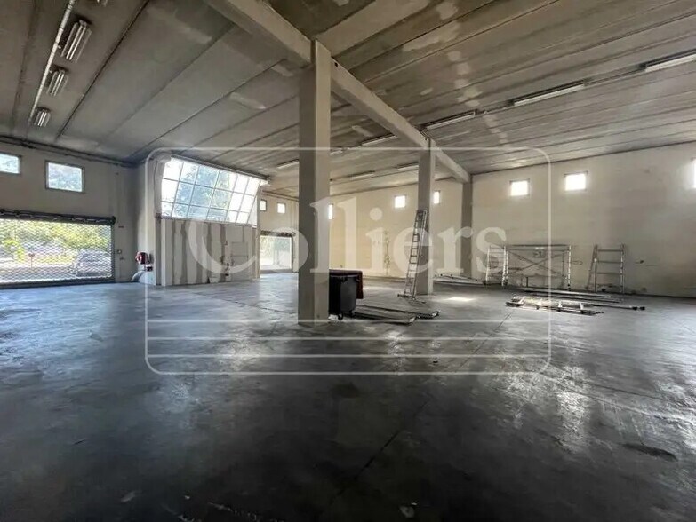 Light Industrial in Aubagne to rent - Interior Photo - Image 1 of 6