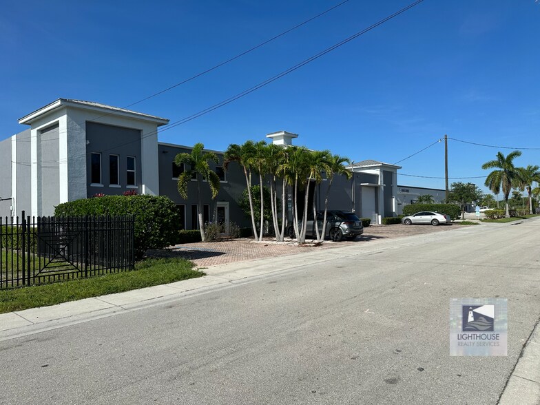 2724 Shawnee Ave, West Palm Beach, FL for rent - Building Photo - Image 1 of 8