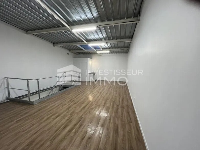 Light Industrial in Épinay-sur-Seine to rent - Building Photo - Image 2 of 5