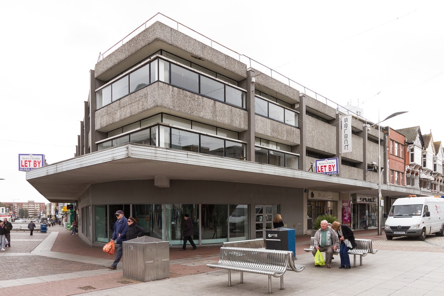 170-174 High St, Southend On Sea to rent - Building Photo - Image 3 of 17