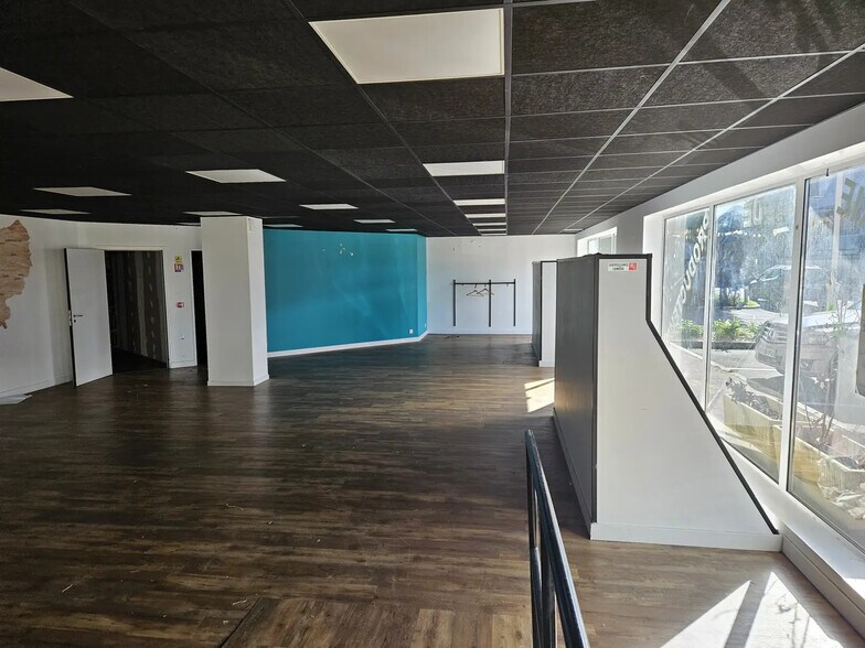 Retail in Benerville-sur-Mer for sale - Interior Photo - Image 1 of 2