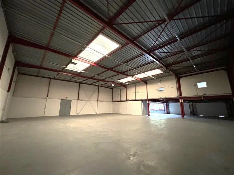 Light Industrial in Créteil to rent - Interior Photo - Image 3 of 6