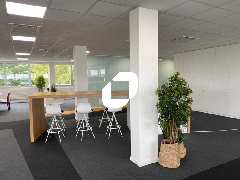 10 Avenue De L'Entreprise, Cergy to rent - Building Photo - Image 3 of 56