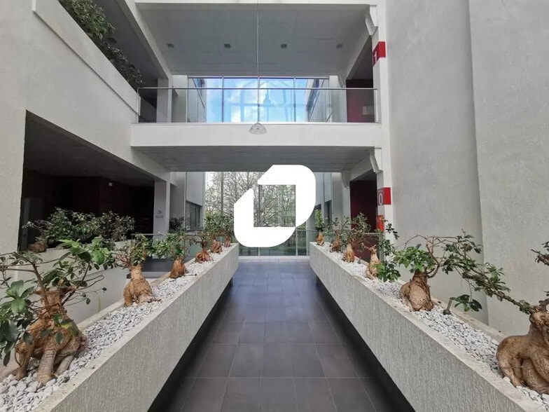 99-101 Rue Pierre Sémard, Châtillon to rent - Interior Photo - Image 2 of 30