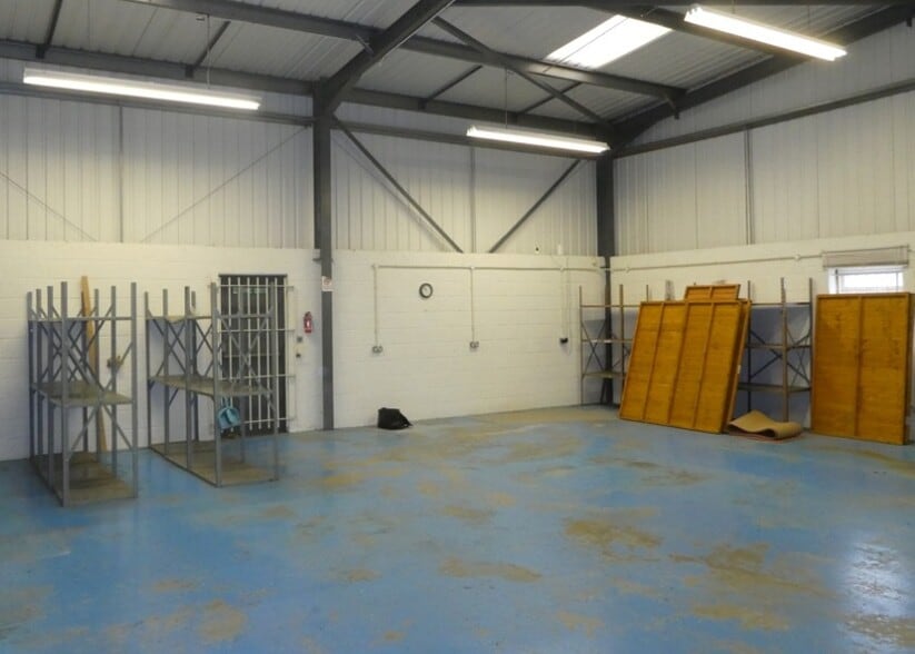 Unit 5, Clover Park, Hinckley to rent - Interior Photo - Image 3 of 3