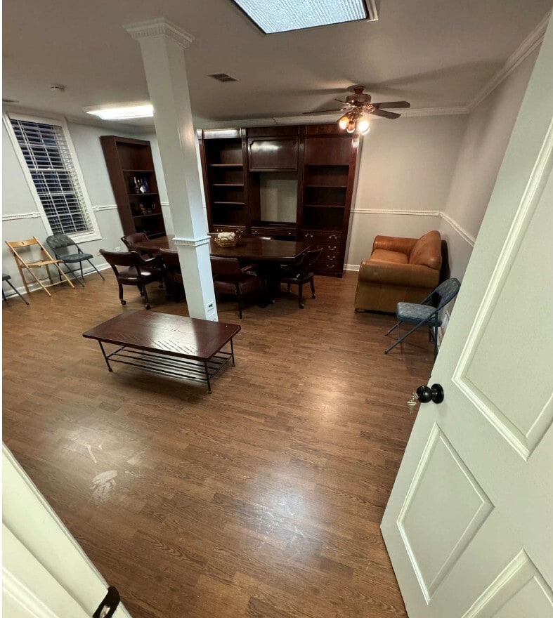 1624 W Colonial Pky, Palatine, IL to rent Interior Photo- Image 1 of 3