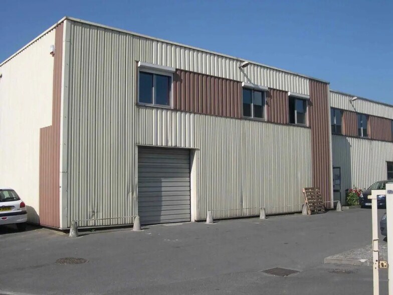 Light Industrial in Argenteuil to rent - Building Photo - Image 1 of 11