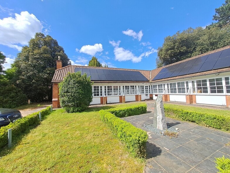 Cemetery Pales, Brookwood for sale - Building Photo - Image 1 of 1