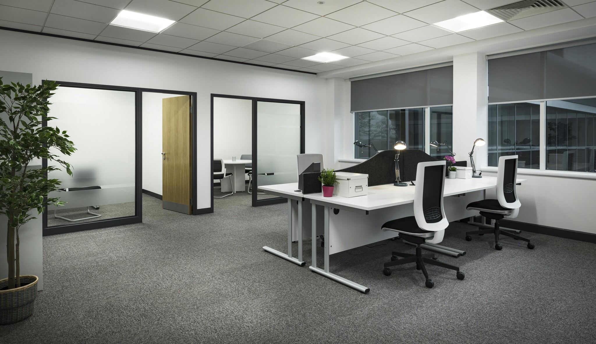 Brooks Dr, Cheadle to rent Interior Photo- Image 1 of 4