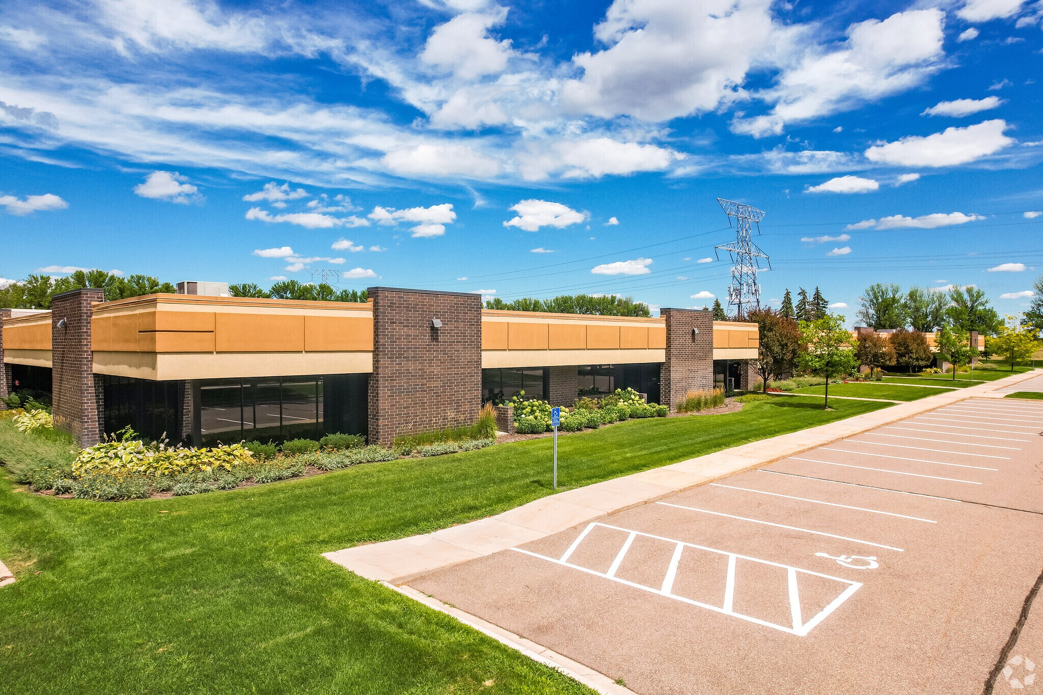 3850 N Annapolis Ln, Plymouth, MN to rent Building Photo- Image 1 of 13