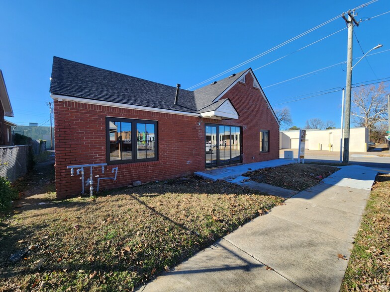 3220-3222 E 15th St, Tulsa, OK for rent - Building Photo - Image 1 of 7