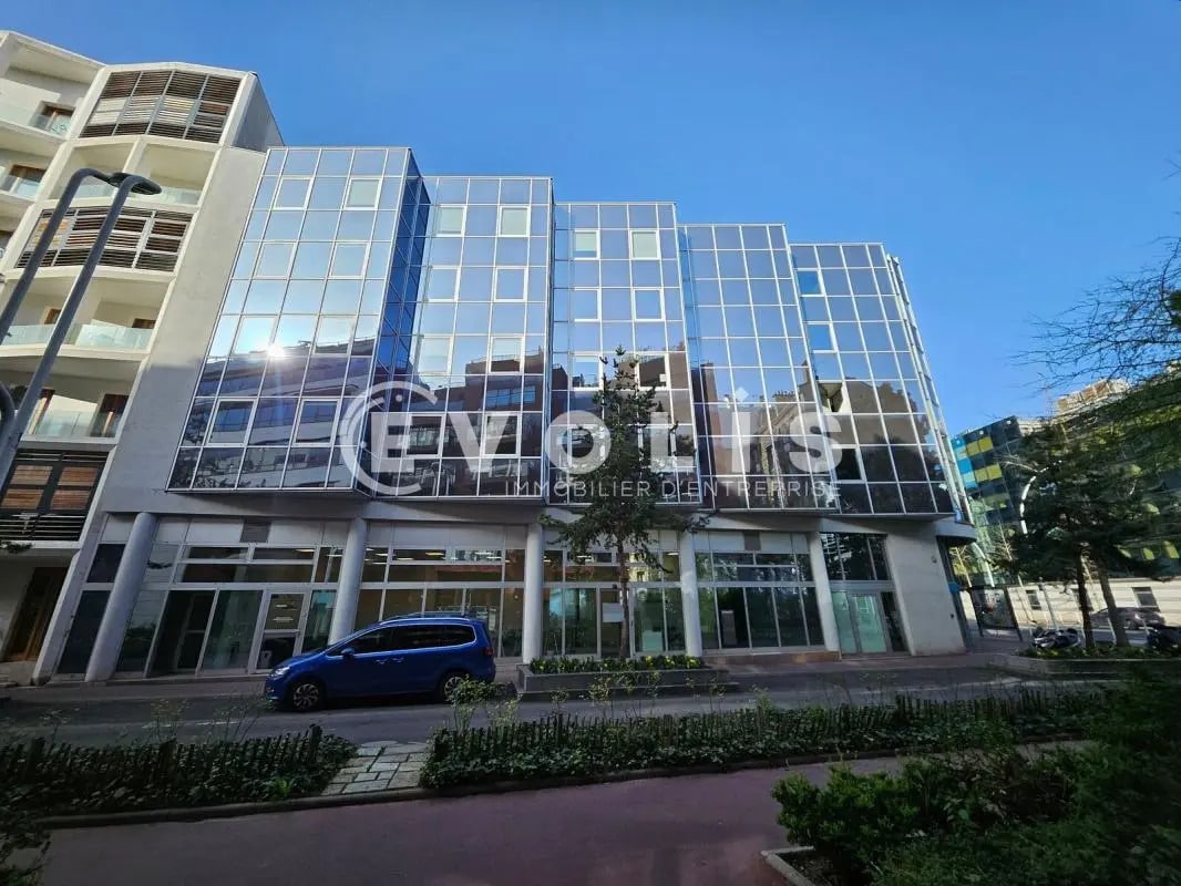 Office in Montrouge to rent Building Photo- Image 1 of 10
