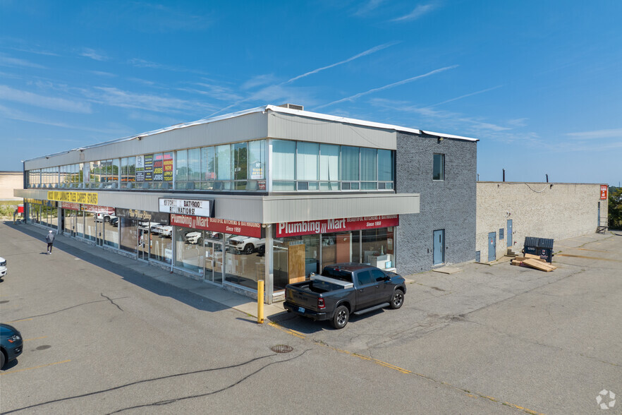 700 Dundas St E, Mississauga, ON for rent - Building Photo - Image 2 of 5