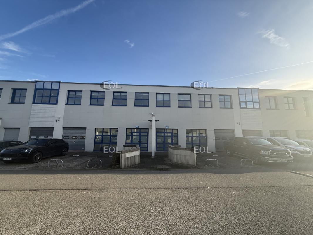 Light Industrial in Croissy-Beaubourg for sale Building Photo- Image 1 of 11