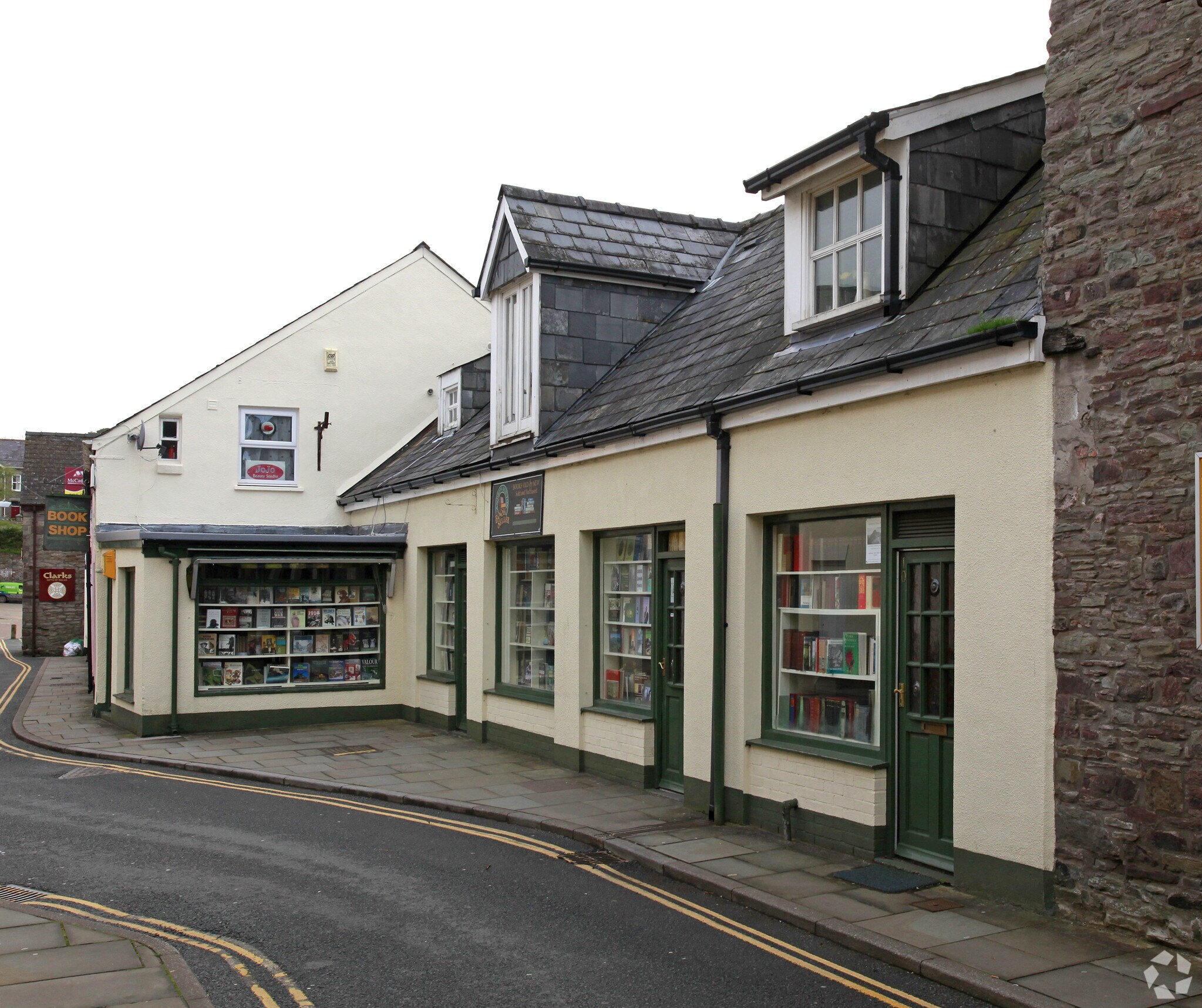 10-12B Lion Yard, Brecon for sale Primary Photo- Image 1 of 1