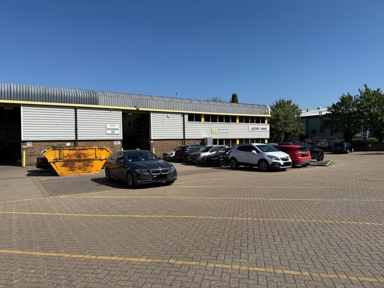 C5 West Ml, Gravesend to rent - Building Photo - Image 3 of 5