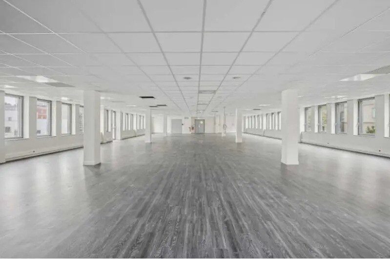 Office in Clichy to rent Interior Photo- Image 1 of 8