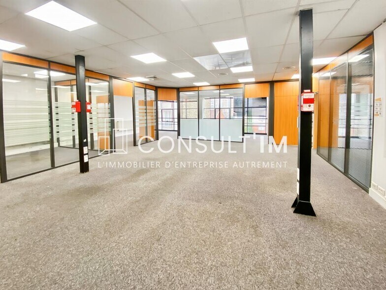 Office in Courbevoie to rent - Interior Photo - Image 3 of 8