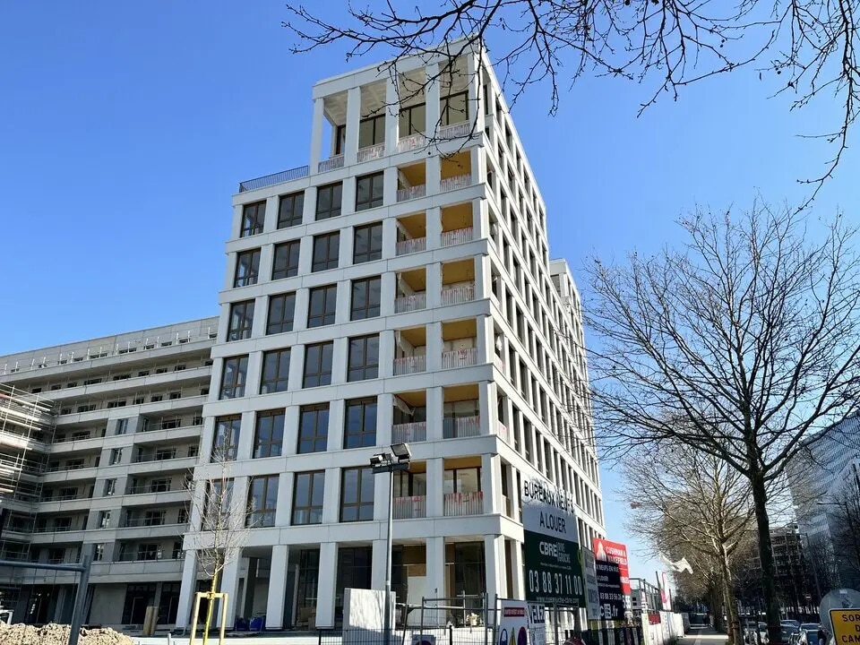 Location Bureaux 330 m² - Photo 1