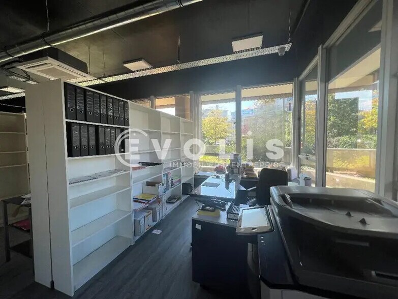 Office in Maisons-Alfort to rent - Interior Photo - Image 2 of 8