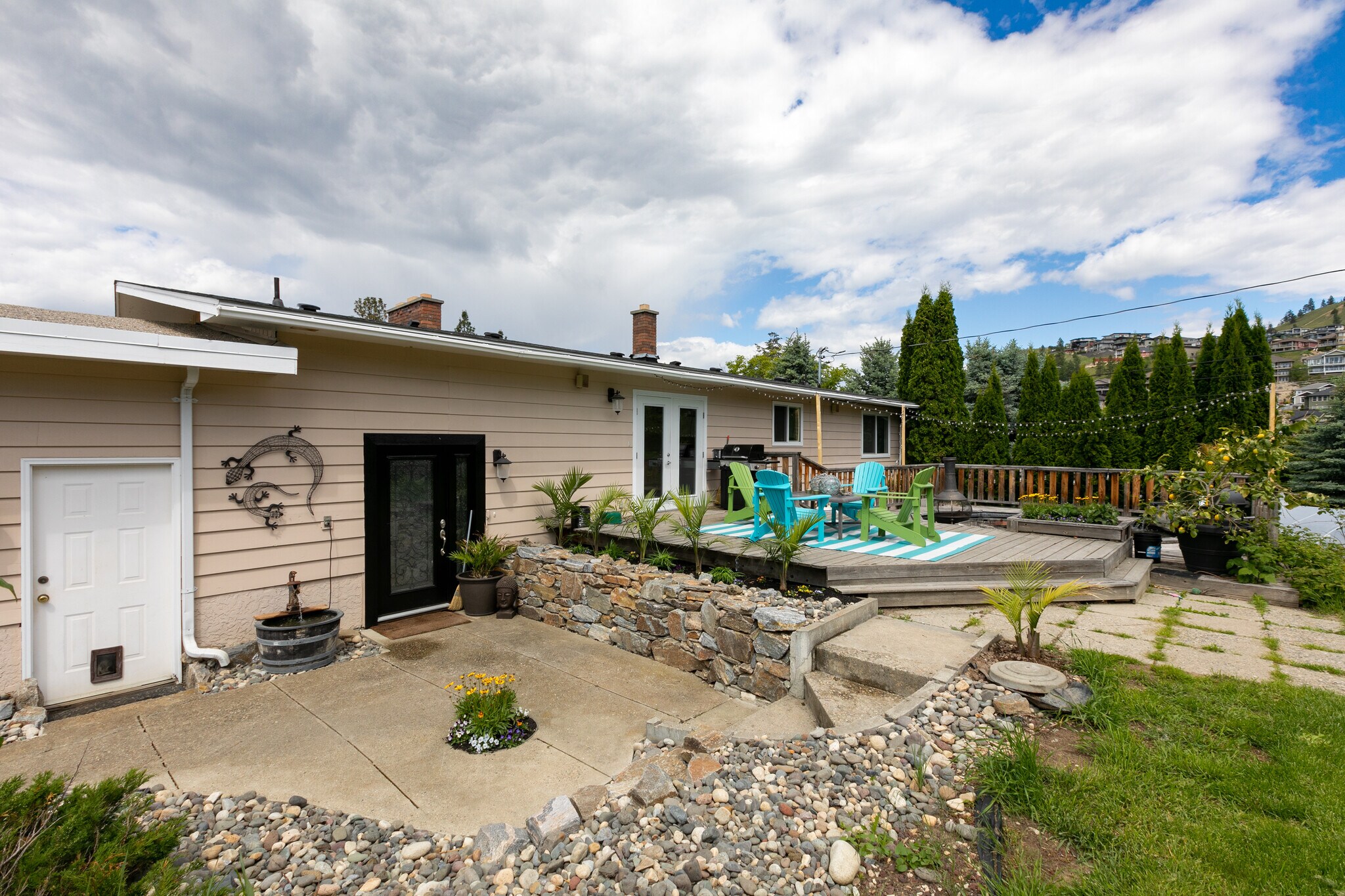 1605 Garner Rd, Kelowna, BC to rent Primary Photo- Image 1 of 23