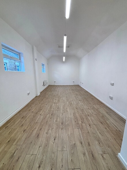 4-5 Broadway Ct, London to rent - Building Photo - Image 3 of 12