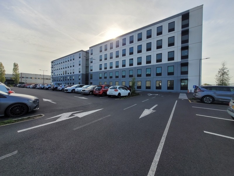 16 Rue De L'Equerre, SAINT-OUEN-L'AUMONE to rent Building Photo- Image 1 of 11