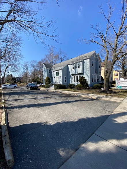 542 Prospect Ave, Little Silver, NJ for sale - Building Photo - Image 1 of 1