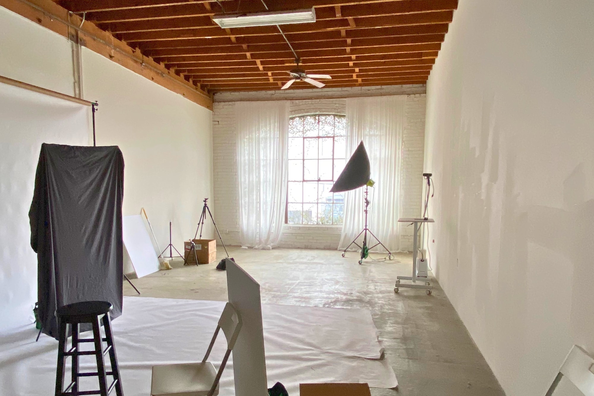 3430 S Hill St, Los Angeles, CA to rent Interior Photo- Image 1 of 2