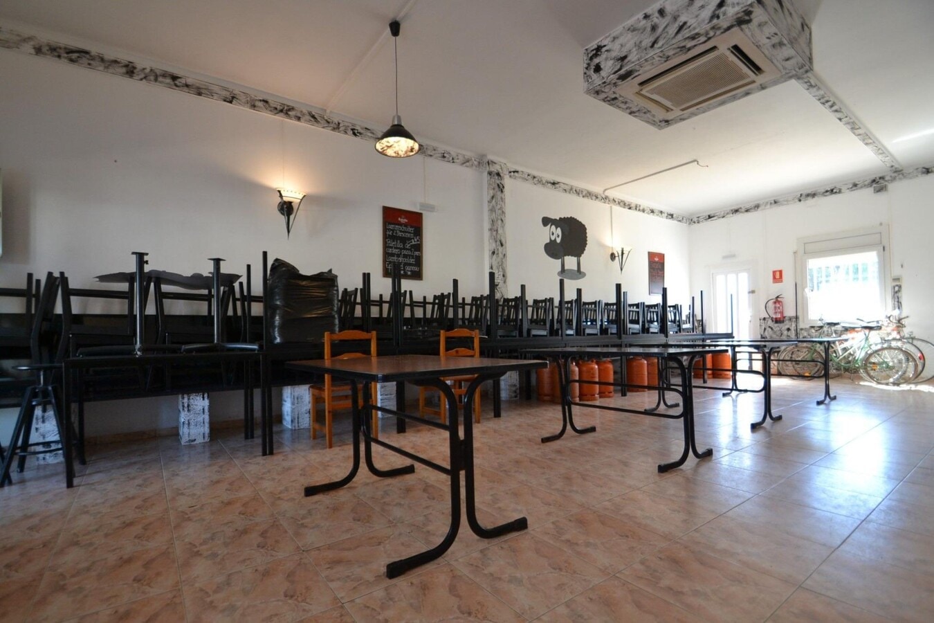 Deltebre, TAR 43580 - - - Interior Photo - Image 1 of 17