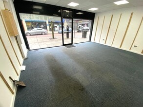 61 Darwen St, Blackburn to rent Interior Photo- Image 1 of 2