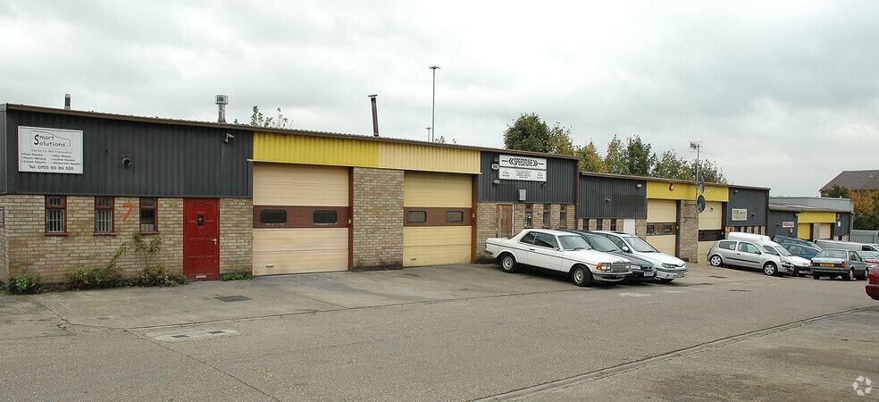 Latimer Rd, Luton to rent - Building Photo - Image 2 of 3