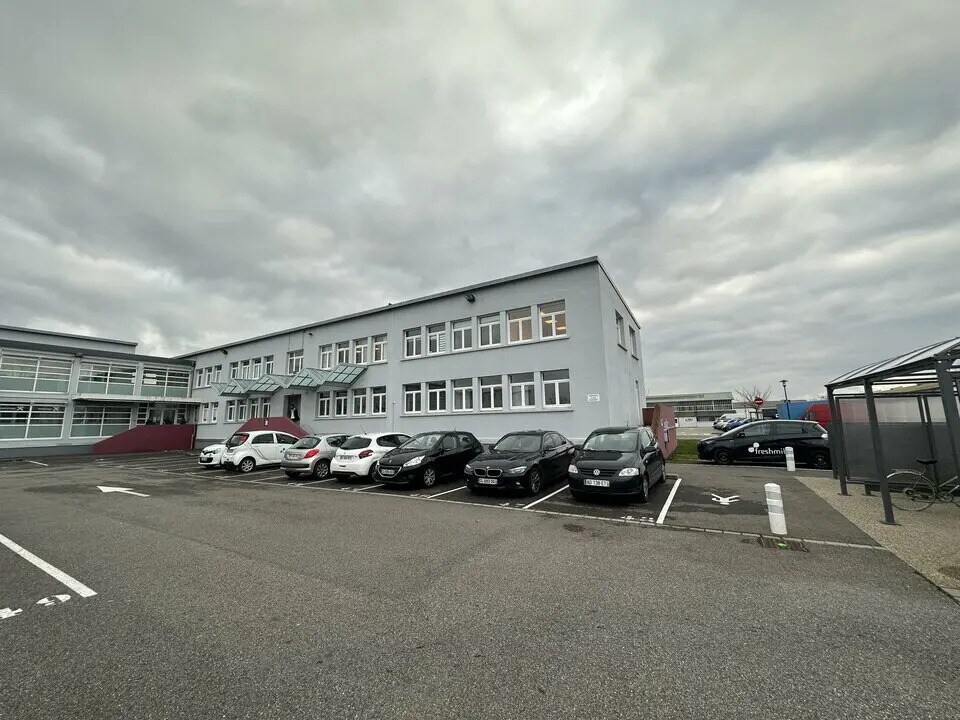 Office in Entzheim to rent Building Photo- Image 1 of 3