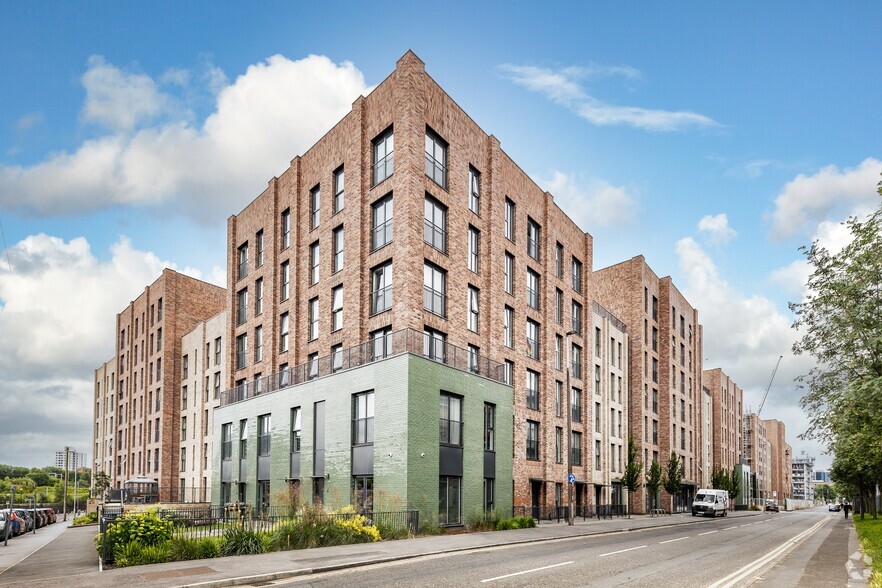 295 Ordsall Ln, Salford for sale - Building Photo - Image 3 of 4