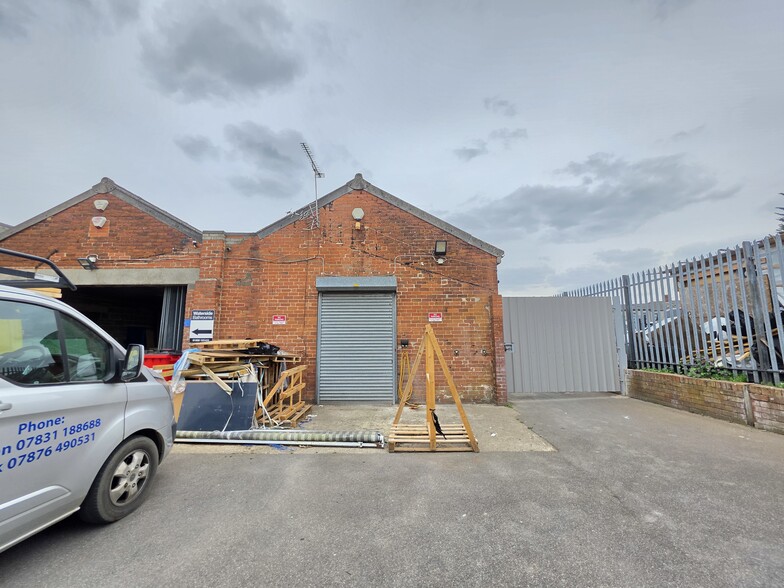 Wheatley Hall Rd, Doncaster to rent - Building Photo - Image 2 of 14