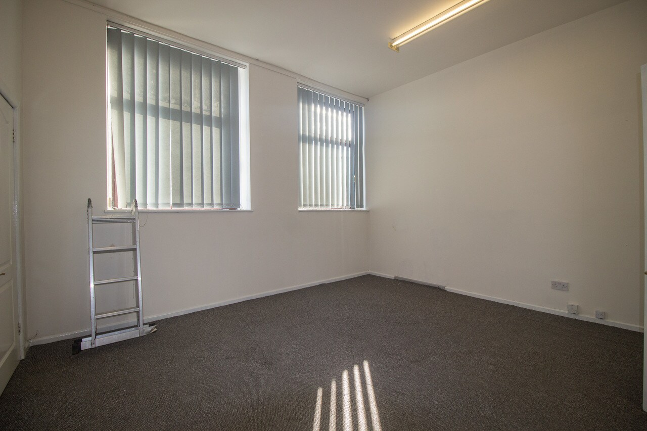 Lower Woodhill Rd, Bury BL8 1AA UK