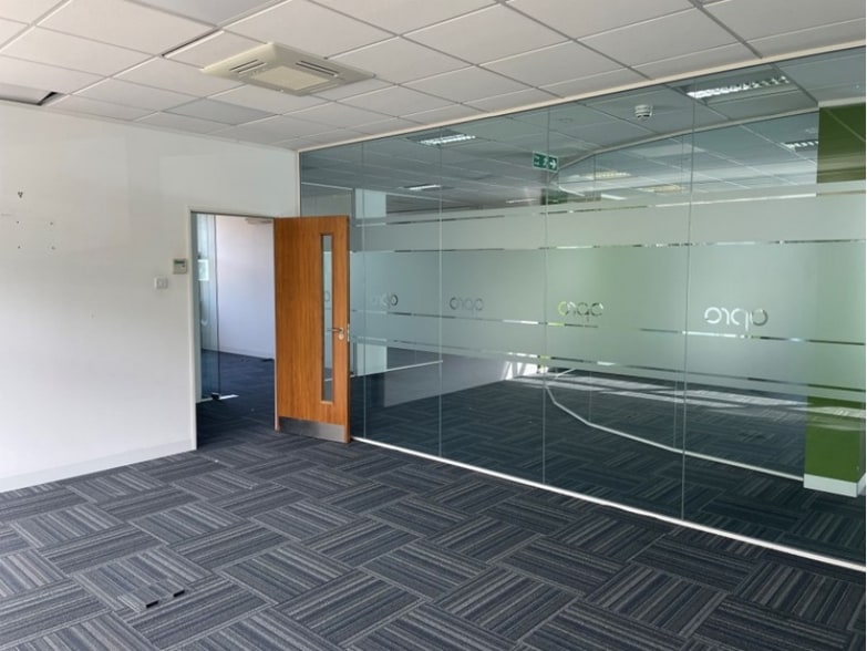 Mark Rd, Hemel Hempstead to rent - Interior Photo - Image 3 of 5