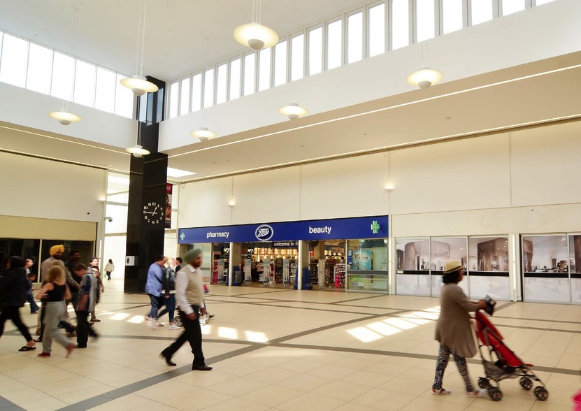 High St, West Bromwich to rent - Interior Photo - Image 3 of 6