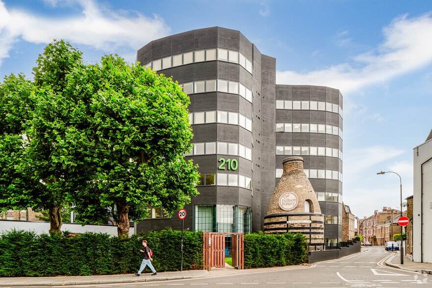 210 New Kings Rd, London to rent - Primary Photo - Image 1 of 27