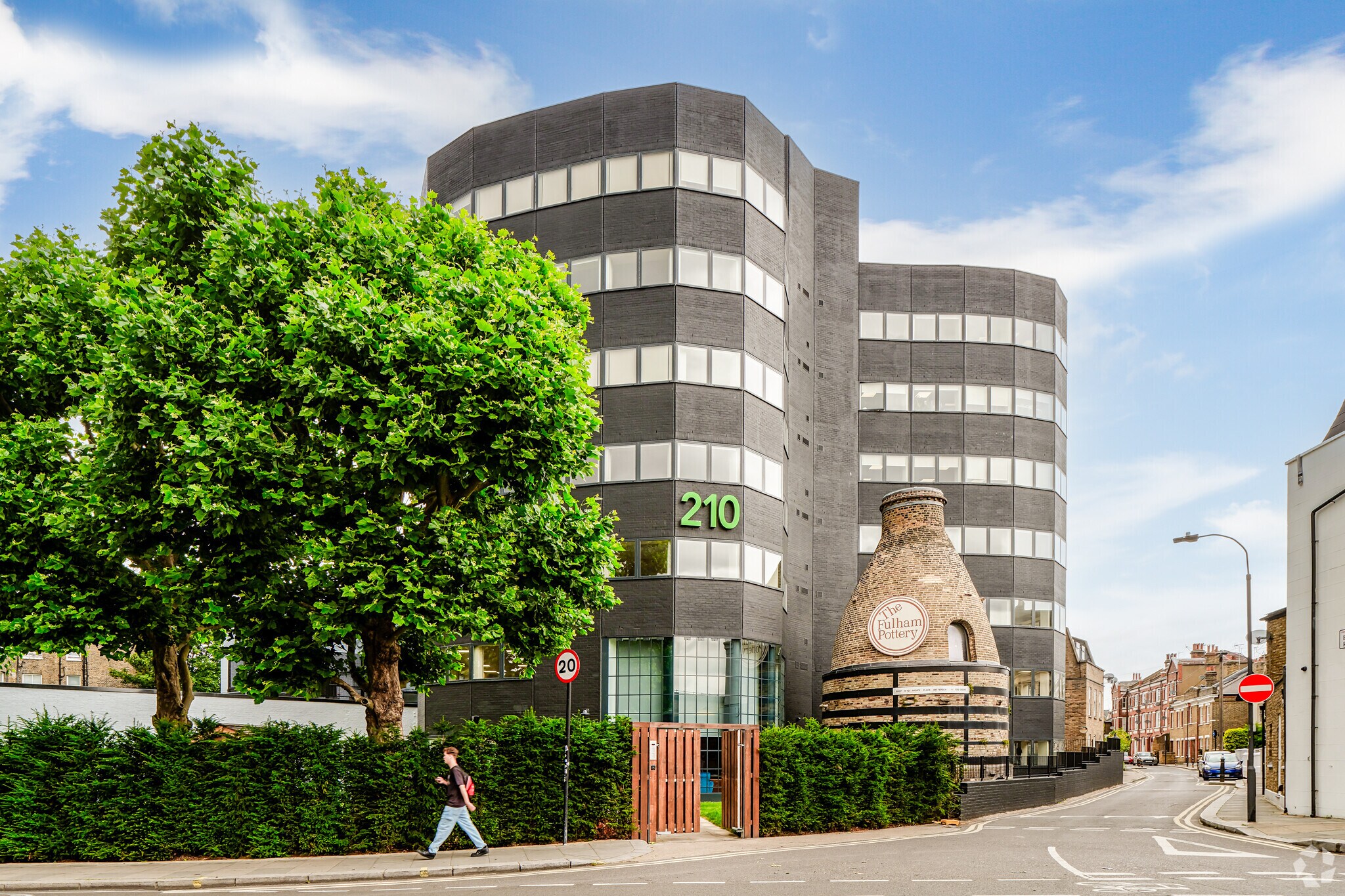 210 New Kings Rd, London to rent Primary Photo- Image 1 of 28