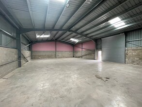 Campbell St, Blackburn to rent Interior Photo- Image 1 of 4