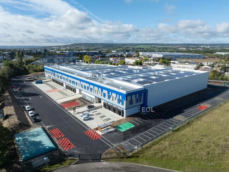 Industrial in Conflans-Sainte-Honorine to rent - Building Photo - Image 3 of 12