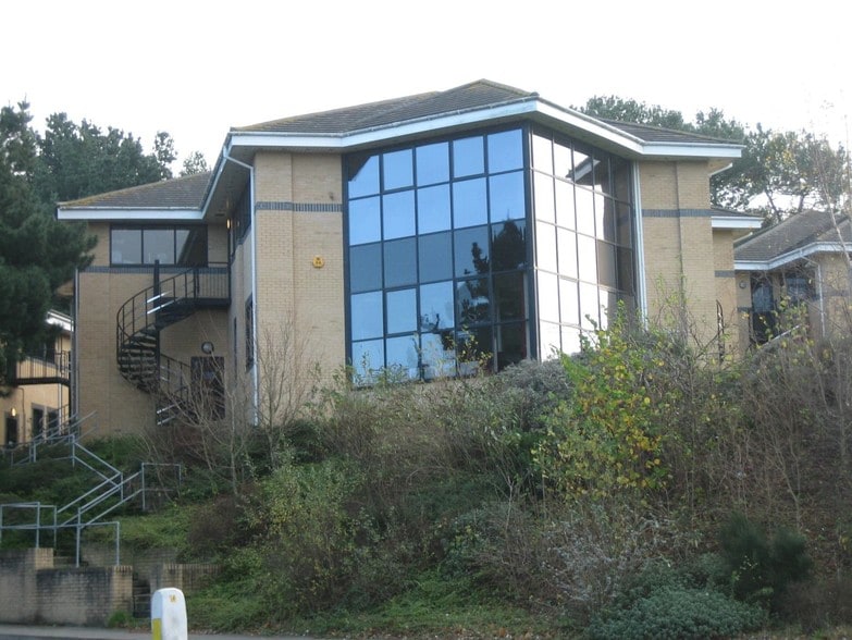 Ling Rd, Poole to rent - Primary Photo - Image 1 of 1