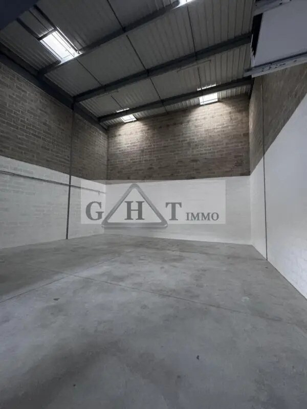 Industrial in Bussy-Saint-Martin to rent Interior Photo- Image 1 of 6