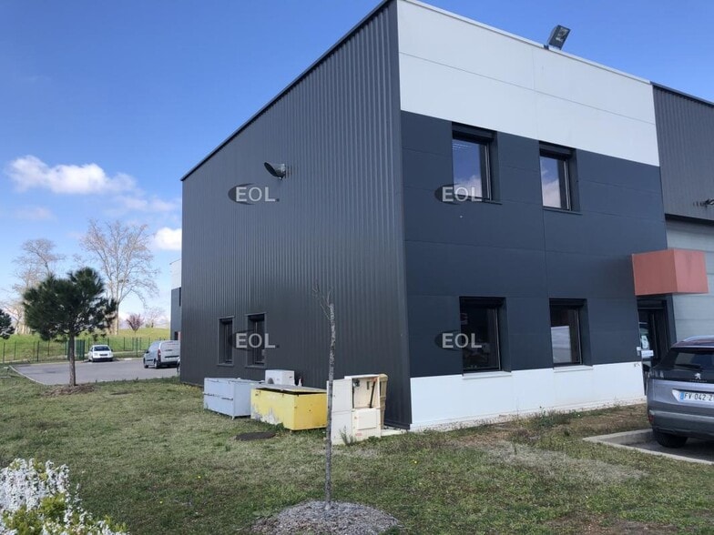 Industrial in Saint-Priest to rent - Building Photo - Image 2 of 9