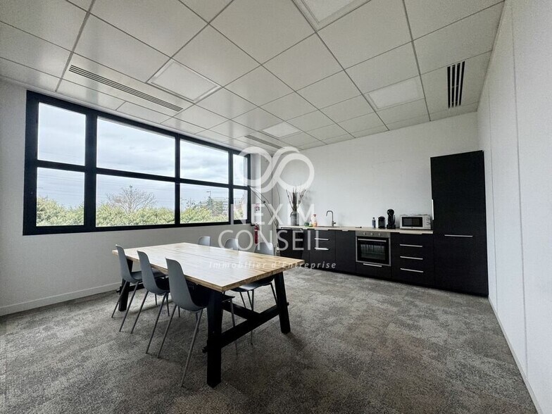 Office in Gennevilliers to rent - Interior Photo - Image 2 of 6