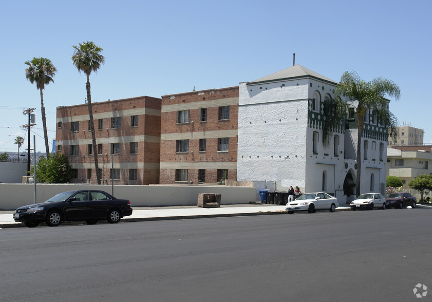 129 N Oxford Ave, Los Angeles, CA for sale - Building Photo - Image 2 of 2