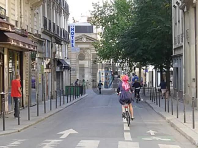 Build-to-Rent in Paris for sale - Building Photo - Image 2 of 4